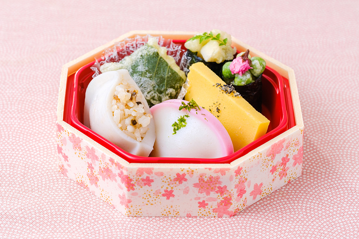 「あさり茶飯のかまぼこ寿司」はかまぼこの里でもお召し上がりいただけます。