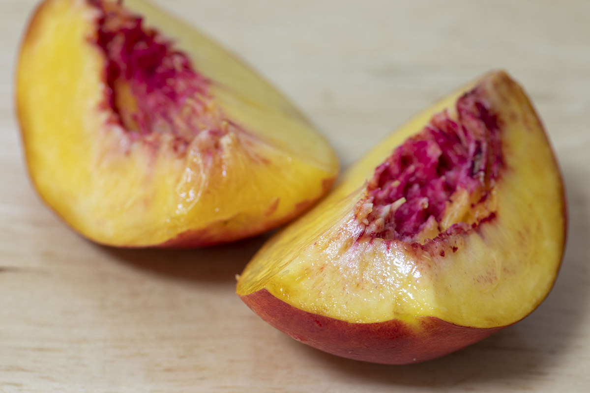 甘みと酸味がベストバランスの希少桃「ネクタリン」