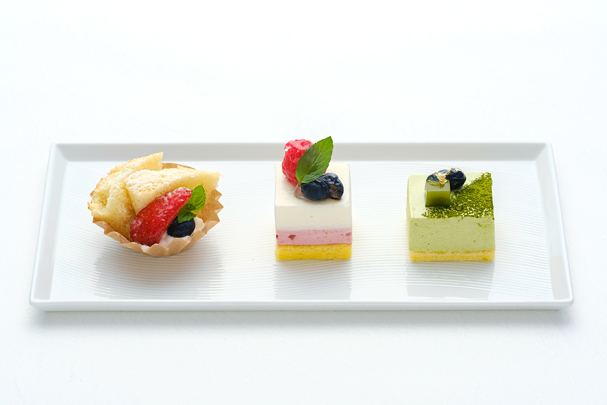 地鶏卵のしっとりシフォンケーキはかまぼこの里名物