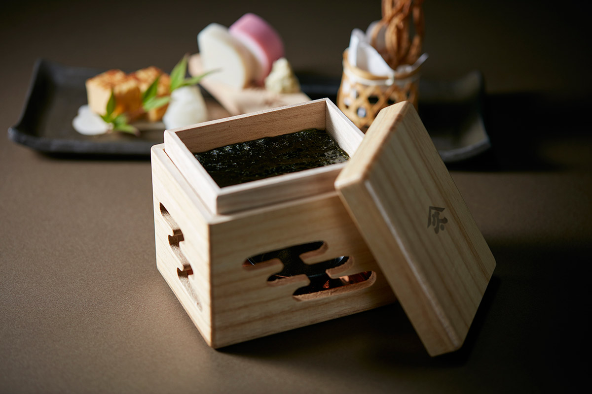 美藏１　板わさで一酌、〆は蕎麦