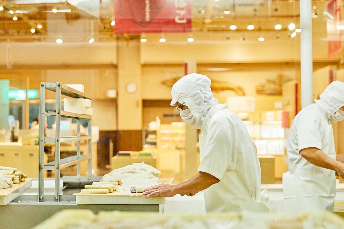 種に合わせて一つひとつ異なるすり身と製法でつくられる