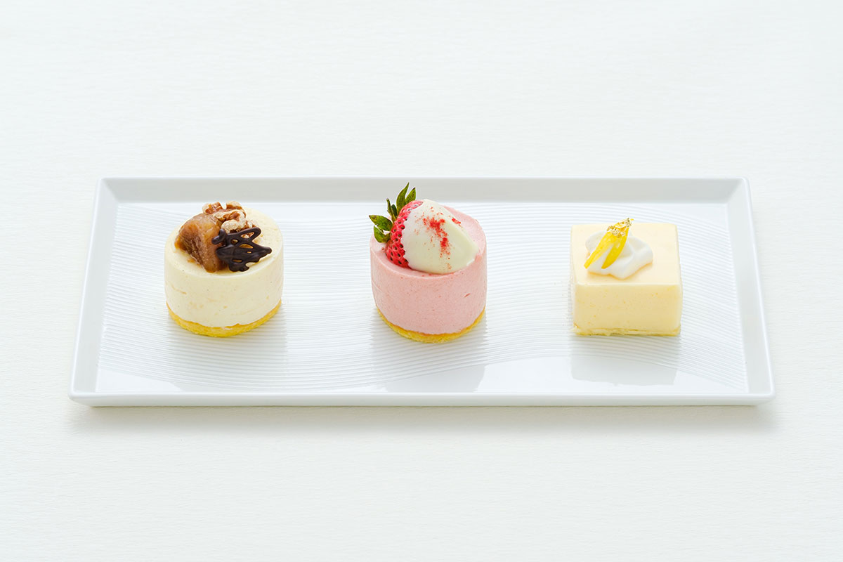 柚子や苺、洋梨がとろけるムースケーキ