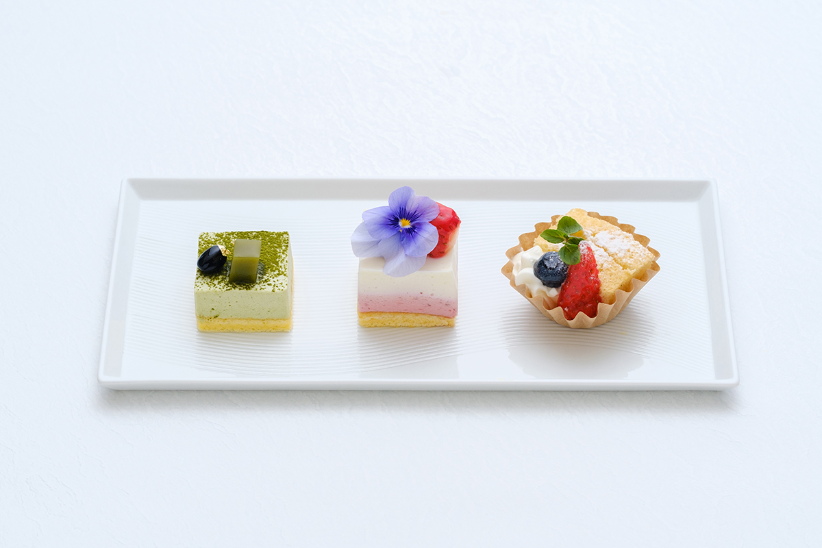 地鶏卵のふわふわシフォンケーキ「桜」「いちご」「丹沢大山茶」