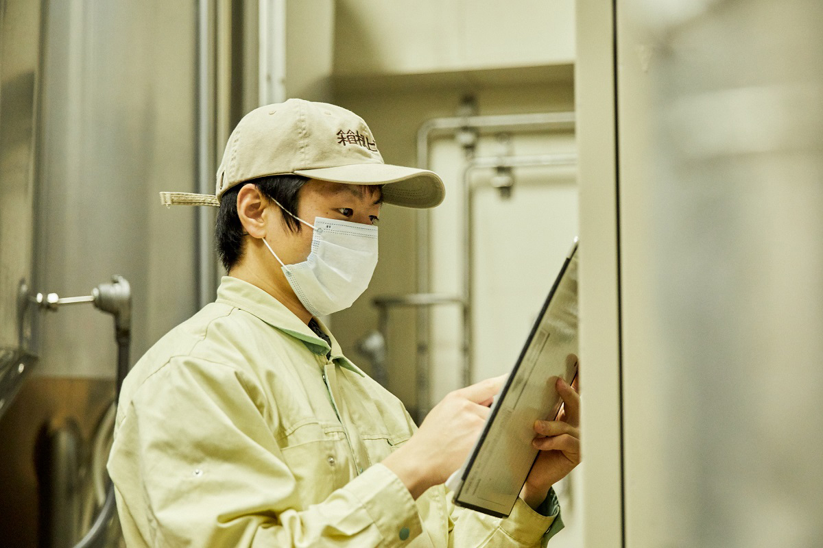 特注酵母を短期間で発酵し香りを引き出す